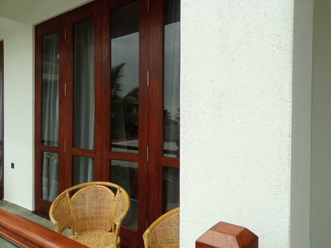 Blue Whales Hotel Hikkaduwa Exterior photo
