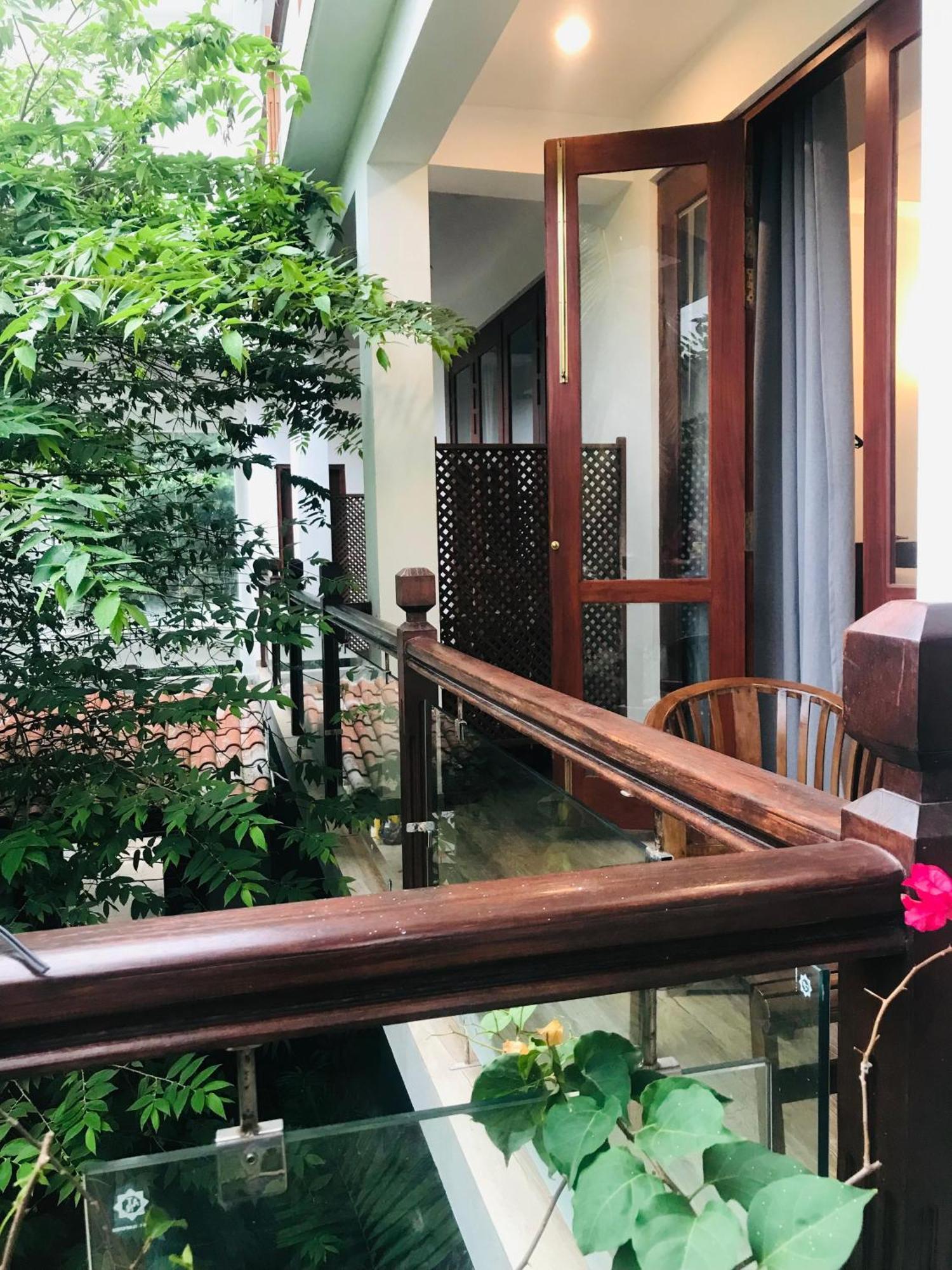 Blue Whales Hotel Hikkaduwa Exterior photo