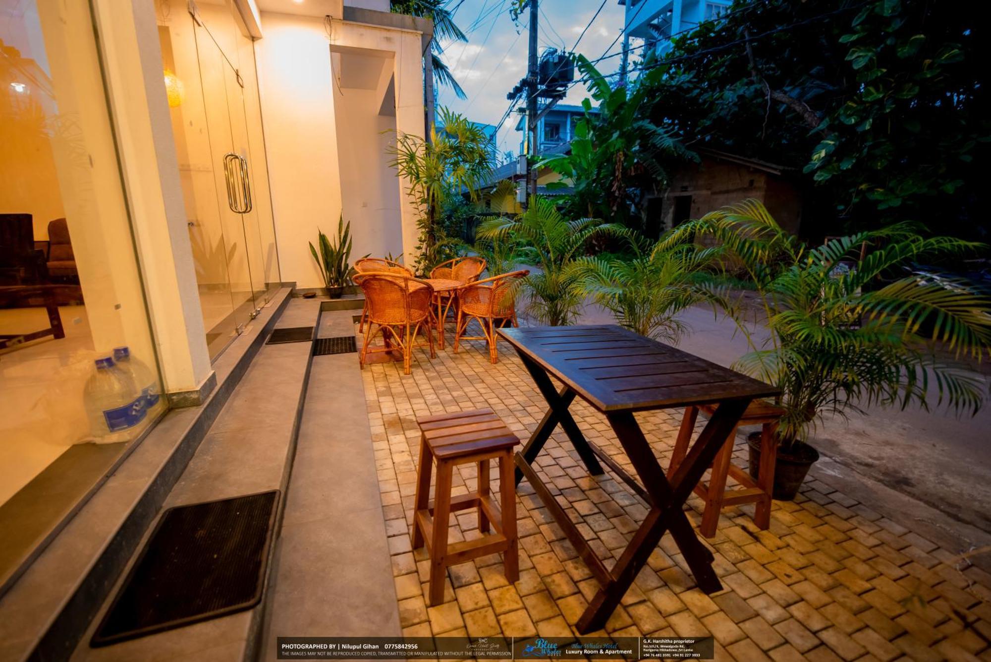 Blue Whales Hotel Hikkaduwa Exterior photo