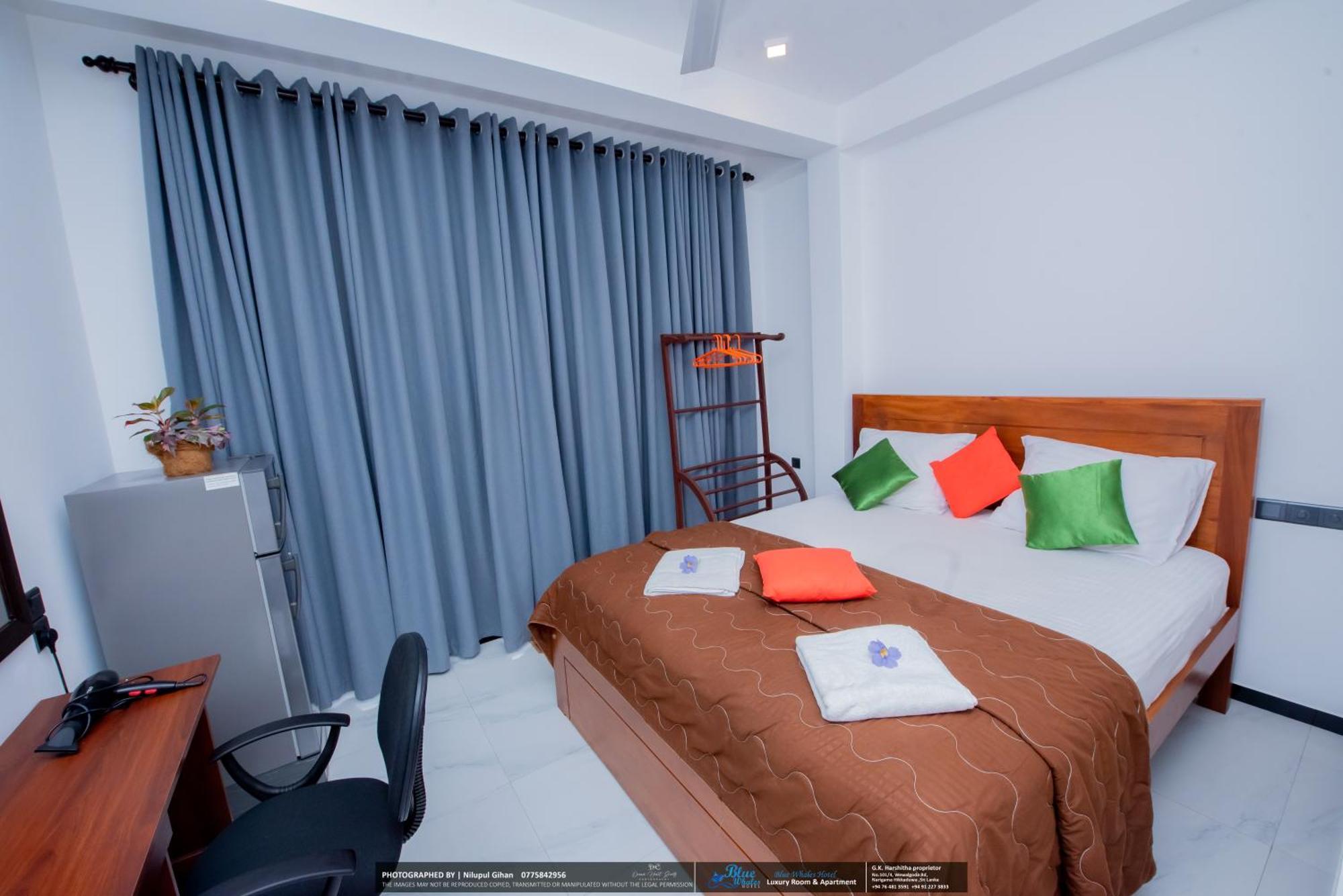 Blue Whales Hotel Hikkaduwa Exterior photo